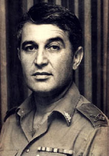 תמונה של מפקד חדש לחיל החימוש  - תא"ל בן-ציון בן-בשט - 1983 - 1978 