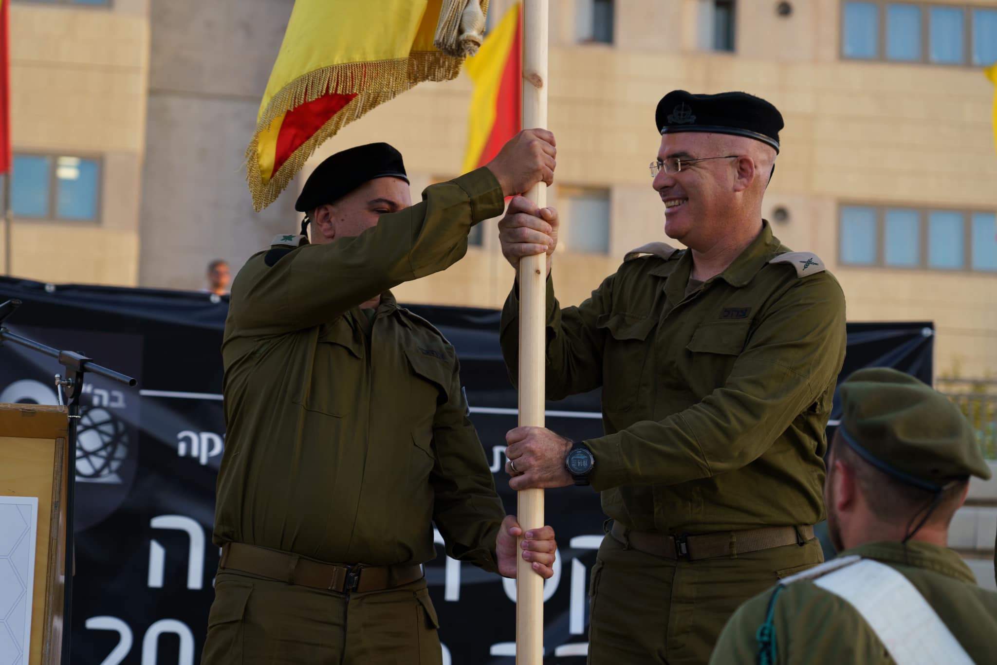 תמונה של מפקד חדש לבה"ד 20 אל"מ יקיר סלע - סקירת טקס חילופי המפקדים